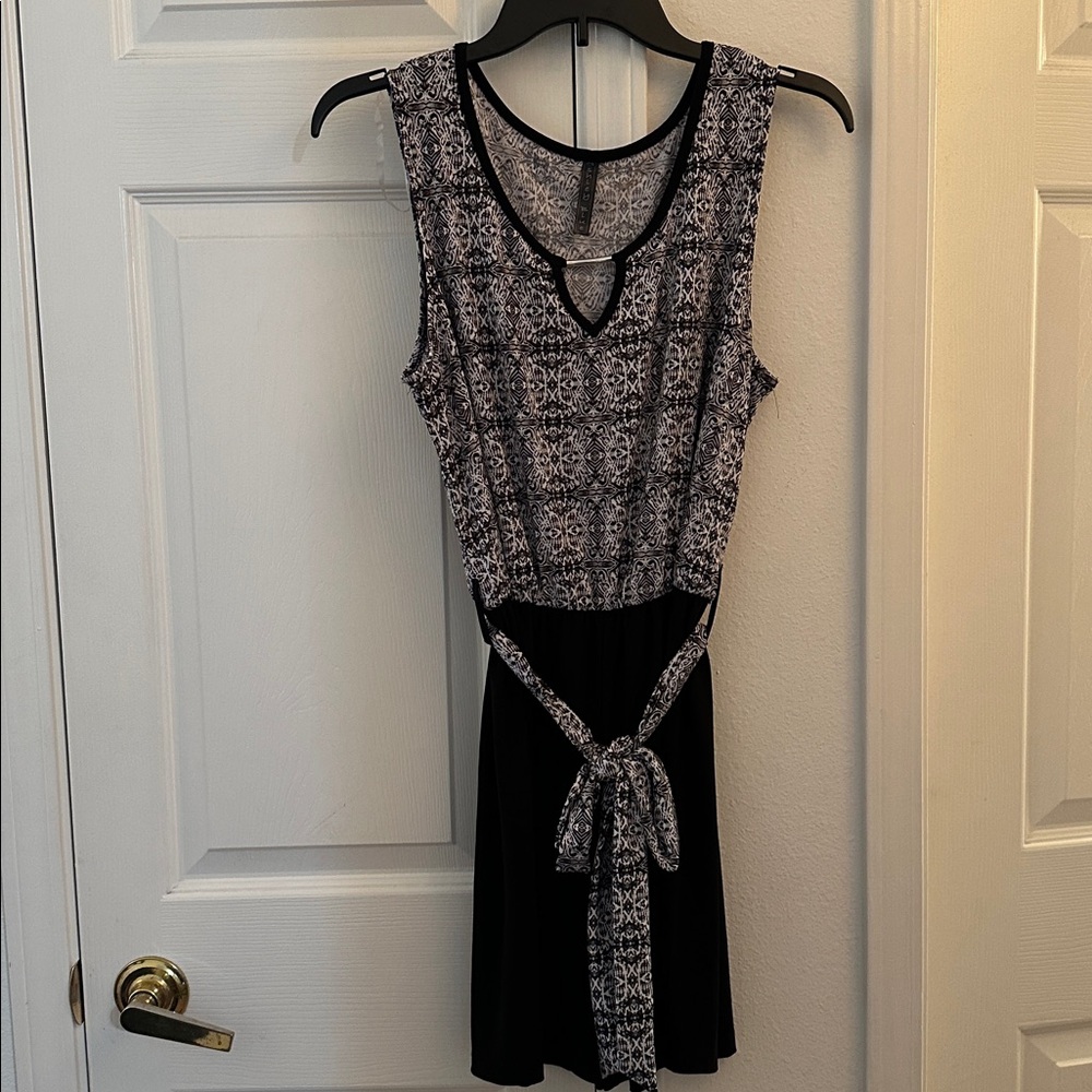 Ashley Blue Elegant Black and White Sleeveless Romper Size Large